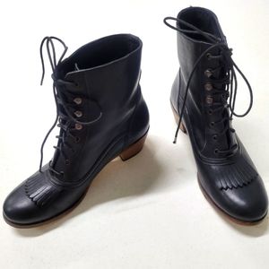 Samantha Pleet Wolverine X    EUC black leather boots,  heels booties size 7